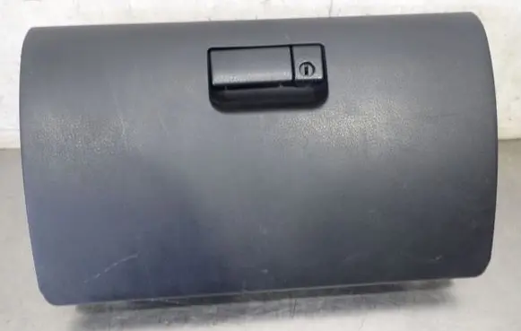 Suzuki Grand Vitara II Glove box