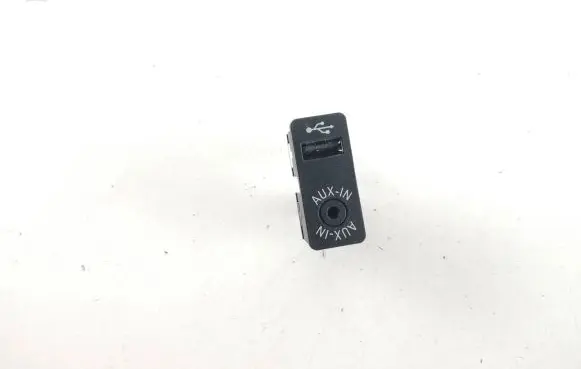 BMW M3 F80 AUX in-socket connector 9229246 MD169593
