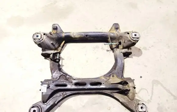 Volkswagen Touareg I Front subframe