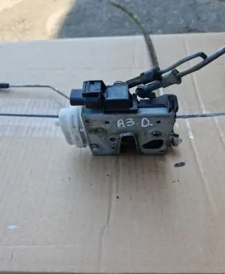 Audi A3 S3 8L Front door lock