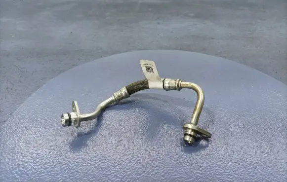 BMW M3 Turbo turbocharger oiling pipe/hose 8054868