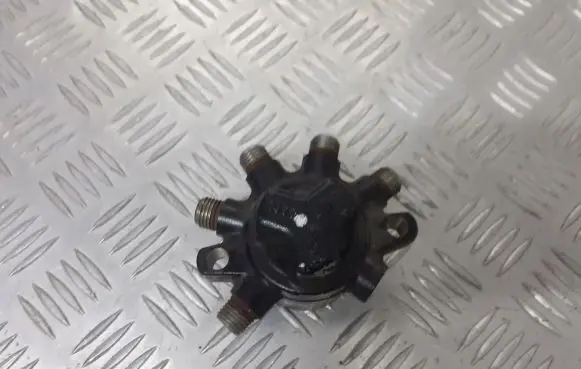 Ford Mondeo MK IV Fuel distributor 