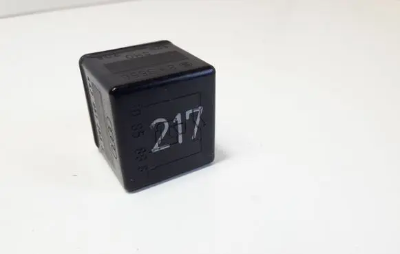 Audi A6 S6 C4 4A Other relay 443951253S 899556