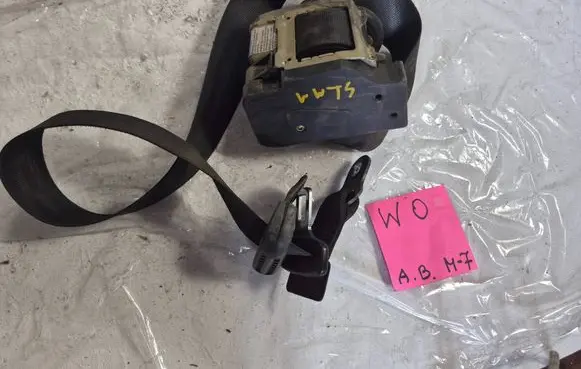 Volkswagen Transporter - Caravelle T4 Front seatbelt 3302B11K302