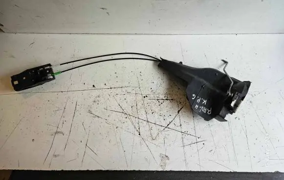Toyota RAV 4 (XA20) Rear door lock 411472-10140