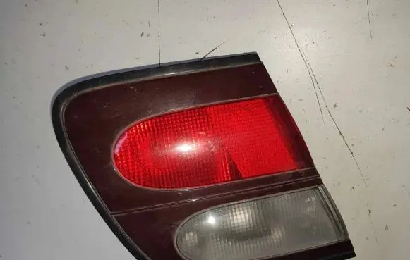 Nissan Almera Tailgate rear/tail lights BA75E