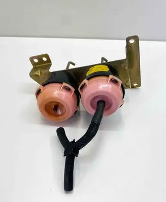 Mercedes-Benz SLC C107 Engine mount vacuum valve 9061802137 A9061802137