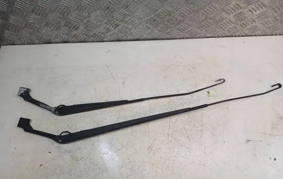 Mitsubishi Colt Front wiper blade arm 6832 6833