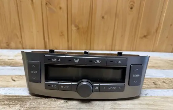 Toyota Avensis T250 Climate control unit 5590205050 5D24105