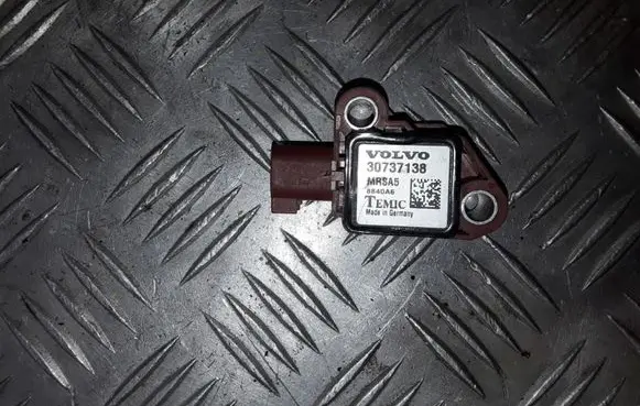 Volvo S40 Airbag deployment crash/impact sensor 30737138 MRSA58840A6