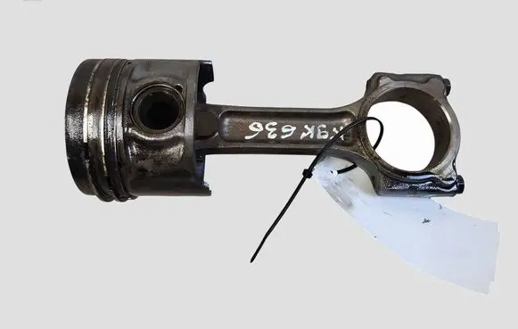 Nissan Qashqai Piston with connecting rod