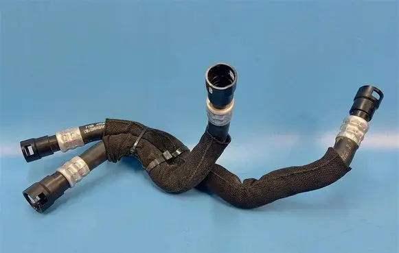 Engine coolant pipe/hose