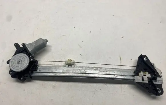 Honda CR-V Rear door window regulator motor