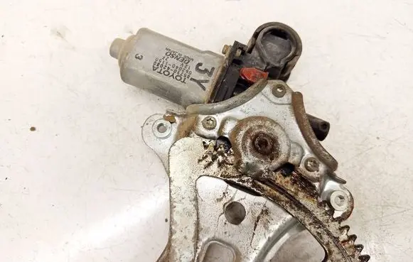 Toyota Avensis Verso Front door window regulator motor 8571042080
