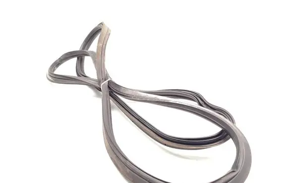 Nissan Pulsar Seal rubber (tailgate) 