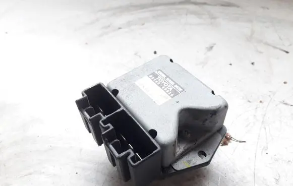 Toyota Prius (XW20) Heater blower fan relay 8716547020