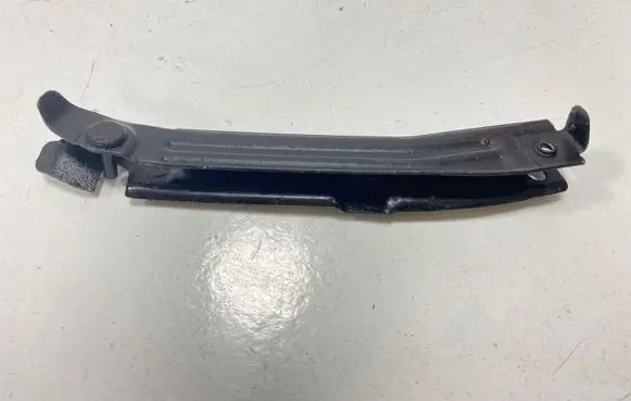 Mercedes-Benz R W251 Fender mounting bracket A2518801114