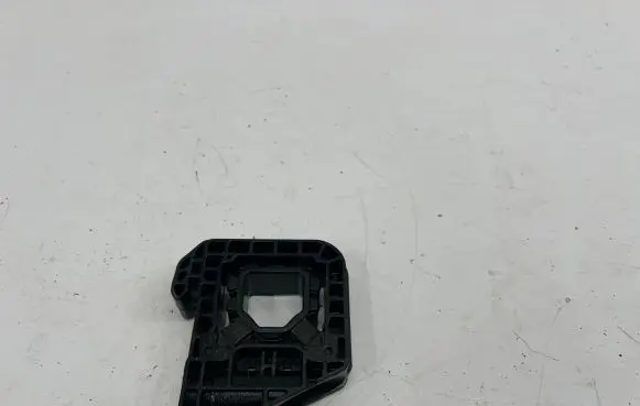 BMW X3 G01 Radiator mount bracket 8642754