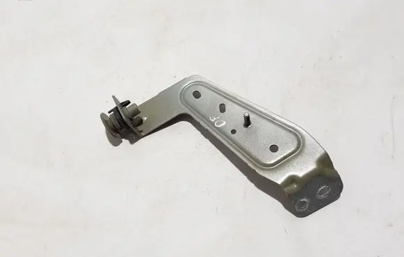 Volvo XC90 Fender mounting bracket 31371011