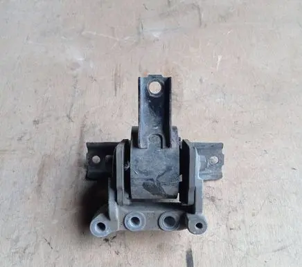 Mitsubishi ASX Engine mount bracket MN184344