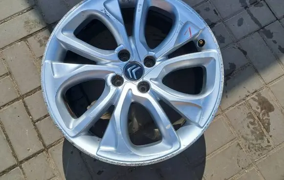 R18 alloy rim