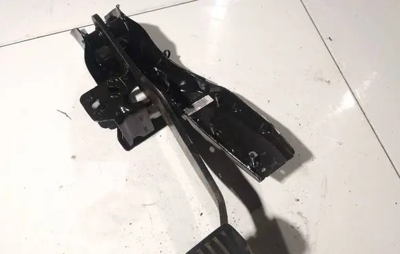 Ford Mondeo MK IV Clutch pedal 7g9n2d094nc