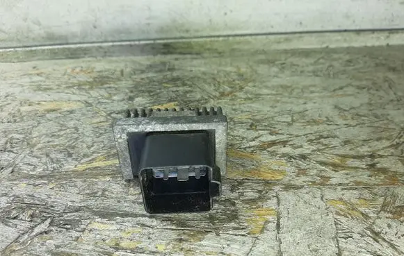 Volvo S40, V40 Glow plug pre-heat relay 7700115078