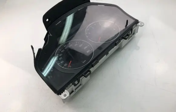 Volvo V70 Speedometer (instrument cluster) 31270899AA