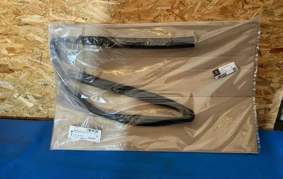 Mercedes-Benz V Class W447 Front door glass trim molding A4477200100