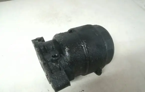 BMW 1 E81 E87 Oil filter cover 7530668
