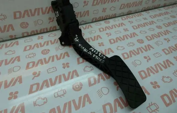 Volkswagen Golf SportWagen Accelerator throttle pedal 5Q2723503D
