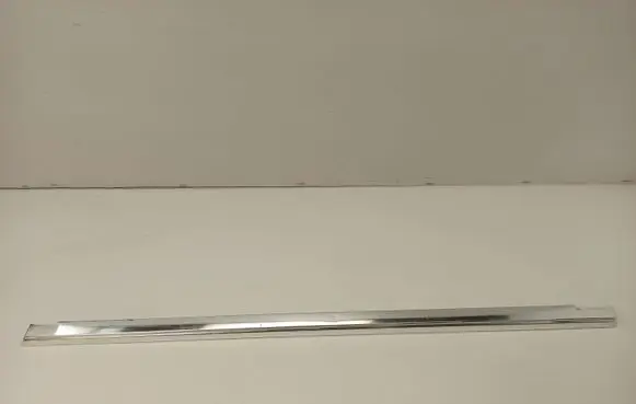 Mercedes-Benz COMPAKT W115 Front door glass trim molding