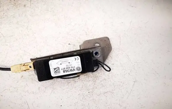 Volkswagen Touran I Antenna control unit 1T0035577