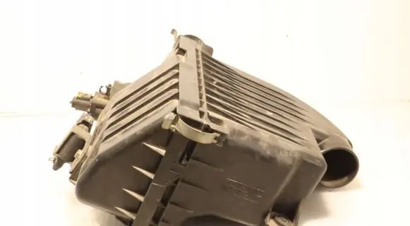 Suzuki Swift I Air filter box 13700-69L00