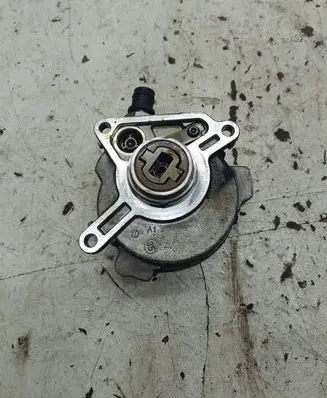 Volkswagen Touareg II Vacuum pump 03H145100C