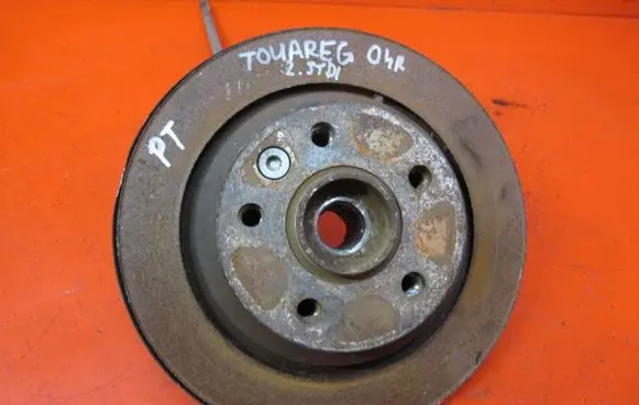 Volkswagen Touareg I Rear wheel hub spindle/knuckle 7L6505436A