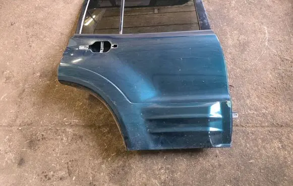 Mitsubishi Pajero Rear door