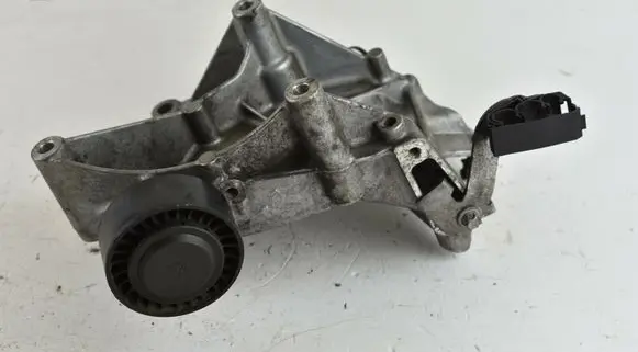 Mercedes-Benz C W205 Generator/alternator bracket A6512340339