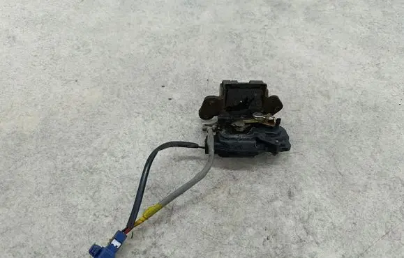 Toyota Corolla Verso E121 Tailgate lock latch 