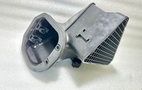 Volkswagen Touareg I Air intake duct part 7L0819049