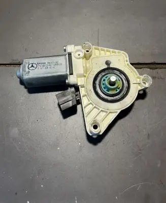 Mercedes-Benz B W245 Rear door window regulator motor A1698204642 7746013302