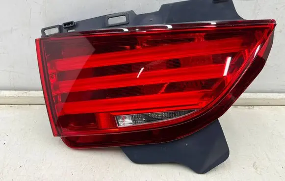 Tailgate rear/tail lights