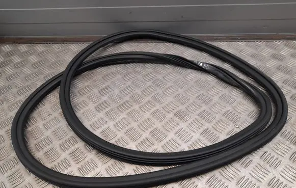 Audi A4 S4 B8 8K Front door rubber seal 8K0831721E