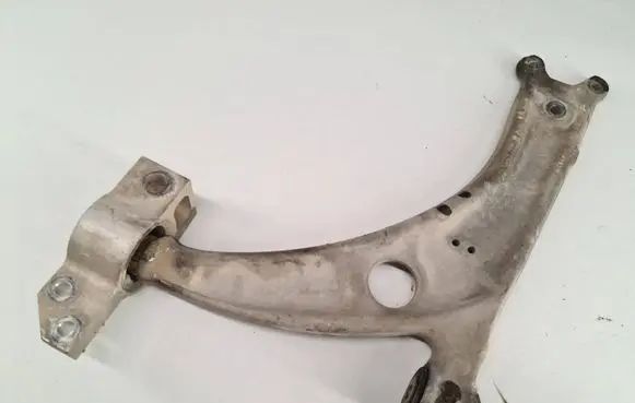 Volkswagen PASSAT B6 Front lower control arm/wishbone 3C0407153B
