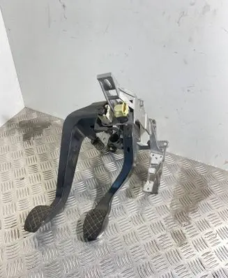Audi A4 S4 B6 8E 8H Pedal assembly 8E1721117A