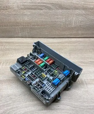 BMW 3 E90 E91 Fuse module 6906609