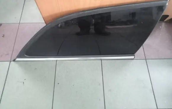Vauxhall Vectra C Side middle window/glass 000