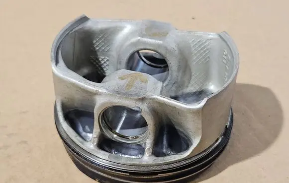 BMW M5 Piston 89L106