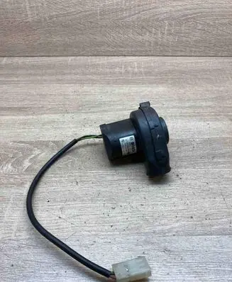 BMW 5 E39 Engine control unit/module fan 1745182 0130002831