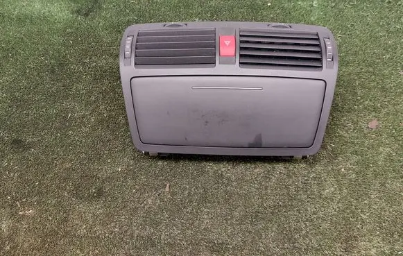 Skoda Octavia Mk2 (1Z) Dash center air vent grill 1Z0820951 1407369